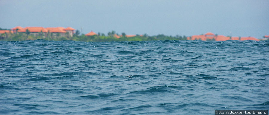 а это вид с океана.. еще немного и волны будут рушится, создавая суперскую площадку для серферов) Нуса-Дуа, Индонезия