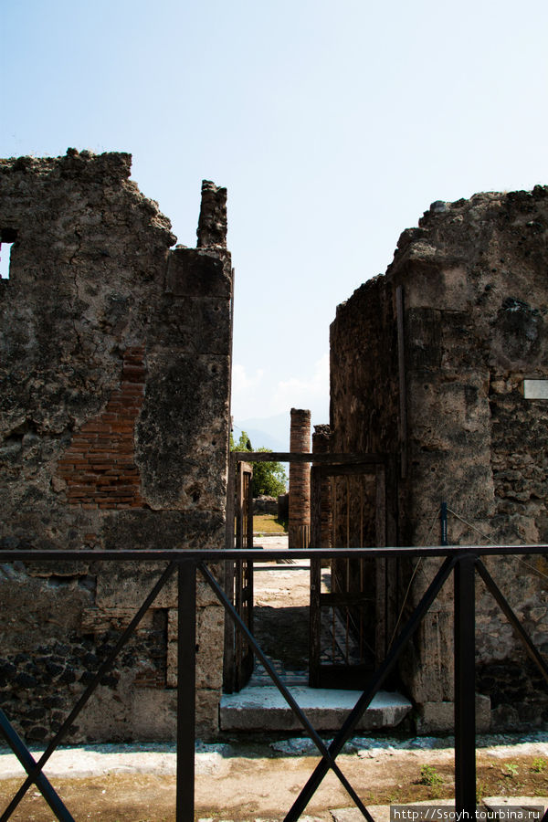 Город, погребенный под слоем пепла. Помпеи Помпеи, Италия