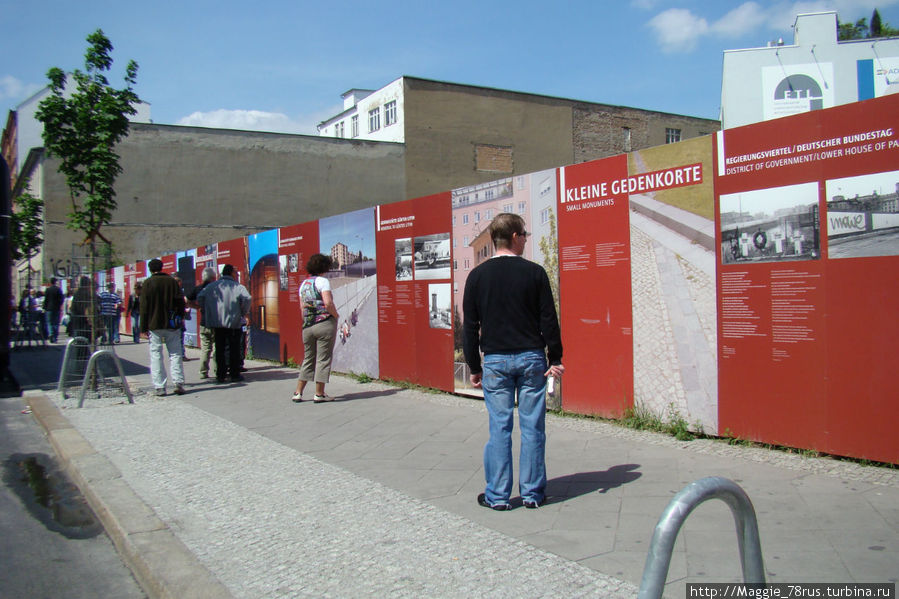 В музее берлинской стены рассказывается о различных ухищрениях, на которые люди шли, чтобы попасть в западный Берлин. Берлин, Германия