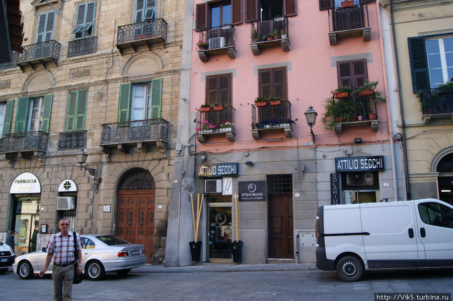 Центральная улица Кальяри, Италия