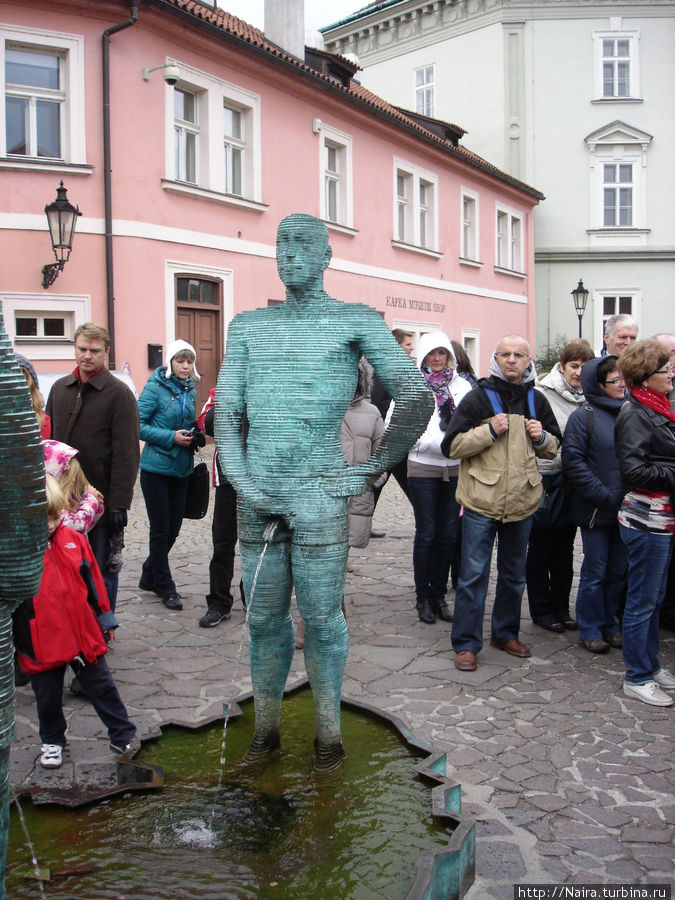 Музей Кафки: писающий мальчик Прага, Чехия