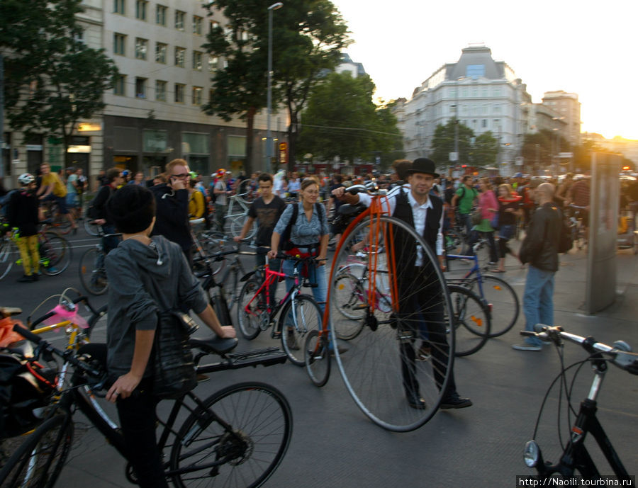 Вело парад с музыкой по Венскому кольцу Вена, Австрия