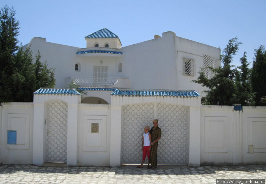 Порт эль Кантауи,  Zoo-Botanic Park OASIS, страусиное яйцо. Тунис