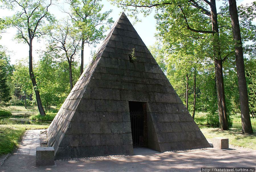 Пирамида Пушкин, Россия