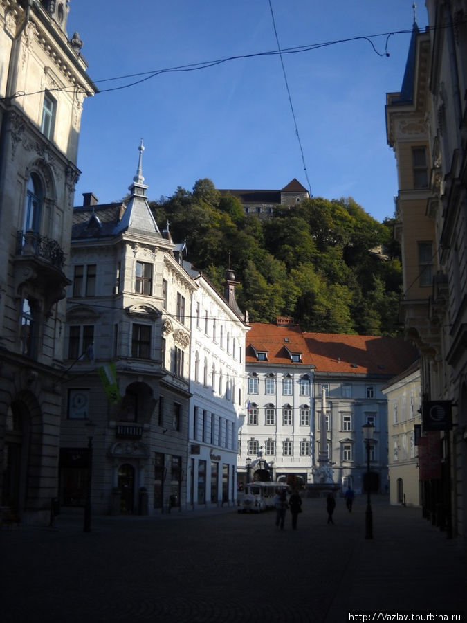Панорама улицы и Люблянский замок Любляна, Словения