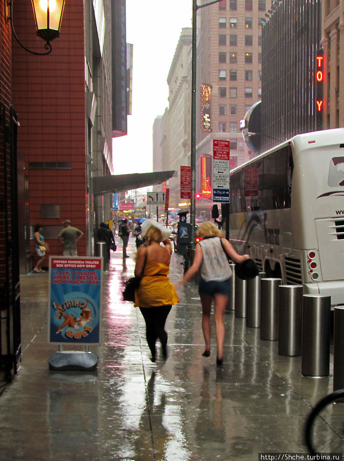 Дождь увеличивал среднюю скорость перемещения по улицам Нью-Йорк, CША