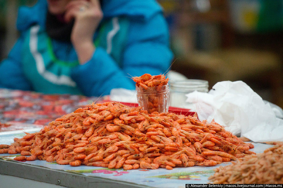 Креветки, как семечки, продаются стаканами. Одесса, Украина