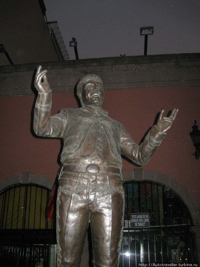 Мехико. Площадь Гарибальди. Послушать музыку Марьячес