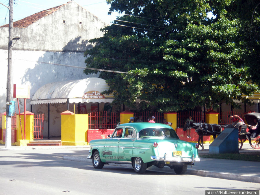 Один из немногих замеченных авто на улицах Карденаса, с надписями kicker, master of tuning, видимо приезжий. Карденас, Куба