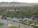 Вид сверху на город Хама, куда ни глянь везде нории