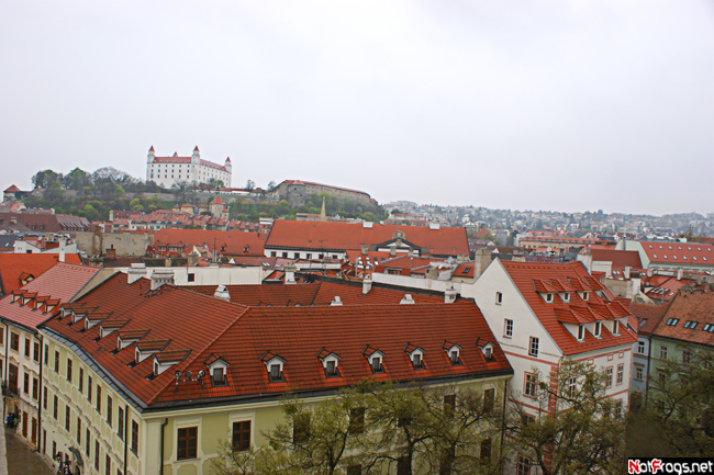 Старый город и замок над ним Братислава, Словакия