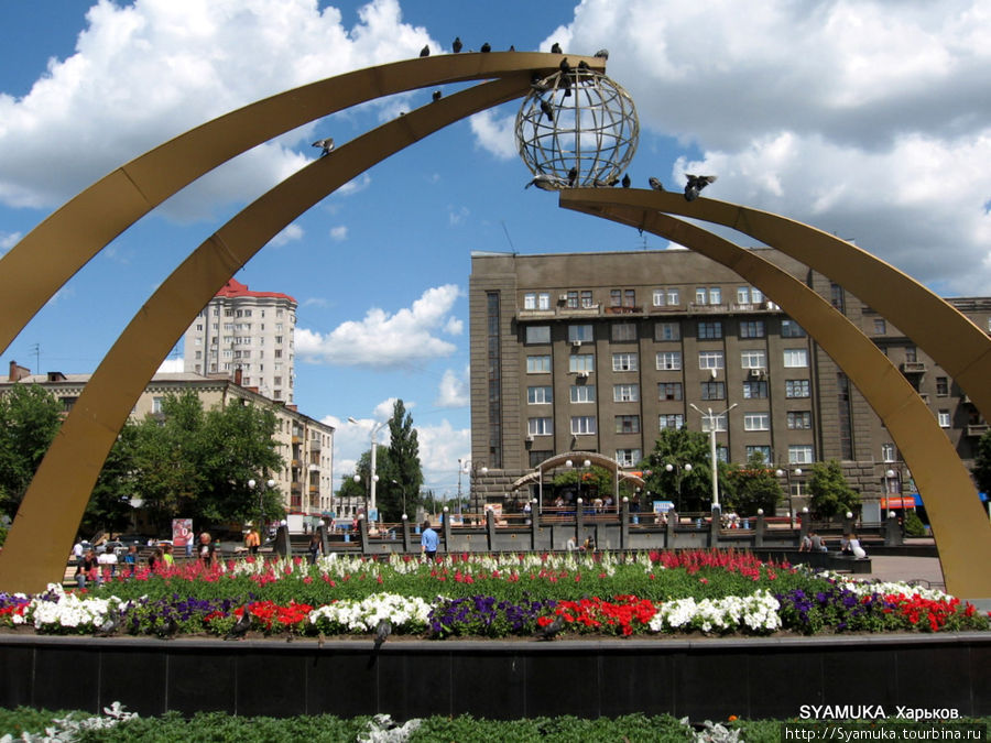 Привокзальная площадь летом. Харьков, Украина