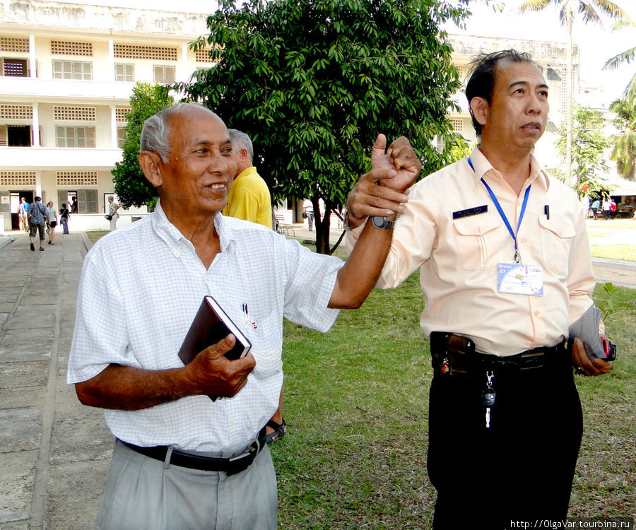 А это мистер Chum Mey, с которым мы познакомились на территории музейного комплекса тюрьмы Тоул Сленг. Он был одним из тех немногих, кто вышел из этой тюрьмы живым Камбоджа