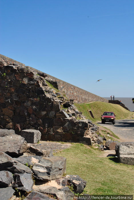 Останки былой мощи Колония-дель-Сакраменто, Уругвай