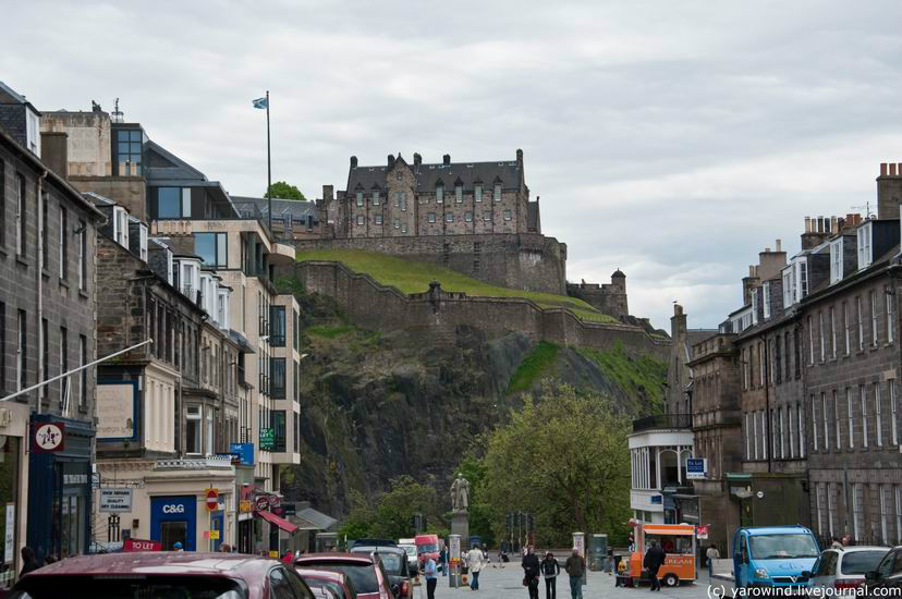 Виднеется Эдинбургский замок Эдинбург, Великобритания