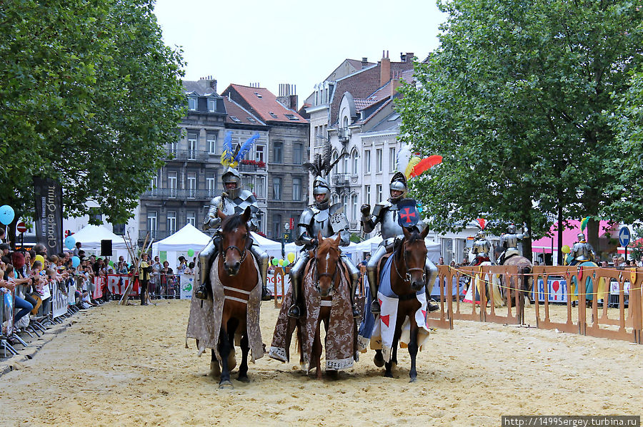 На празднике Оммеганг с Карлом V Брюссель, Бельгия