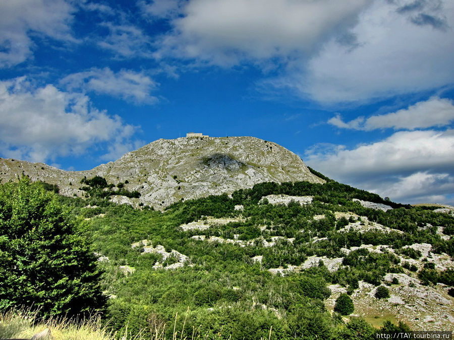 На горе мавзолей Негуша Область Цетине, Черногория