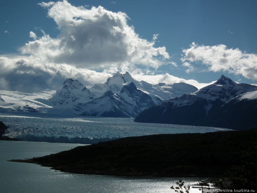 Вид из отеля на ледник Лос-Гласьярес Национальный парк, Аргентина