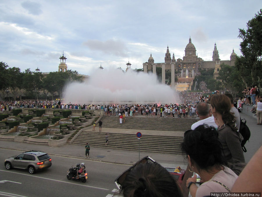 Поющий фонтан Барселоны Барселона, Испания