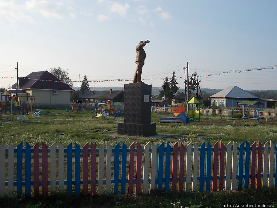 Ленин принёс процветание и в село Казанцево рядом Шушенское, Россия