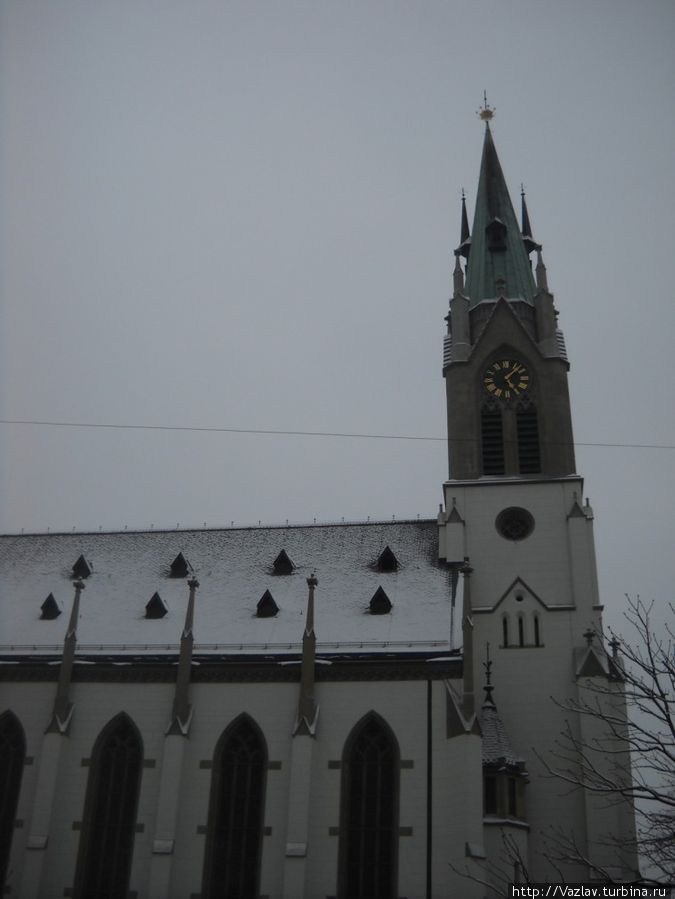 Боковой вид на церковь
