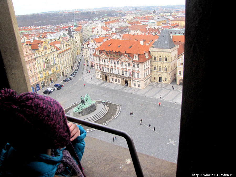 вид на площадь и на памятник Яну Гусу Прага, Чехия