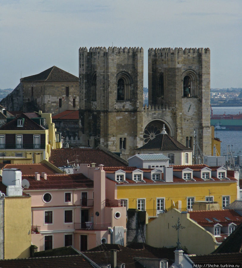 Знаменитый подъемник Элевадор-де-Санта Жушта  и виды с него Лиссабон, Португалия