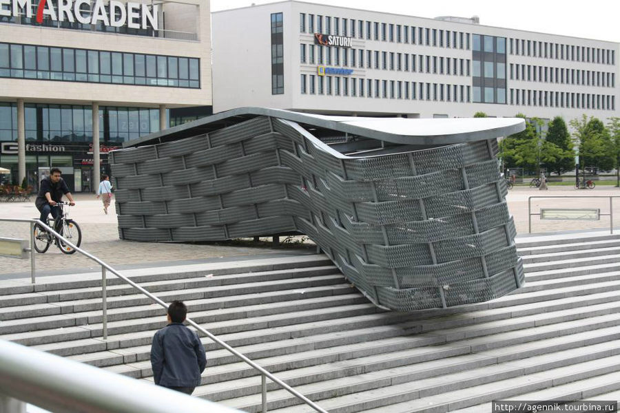 Скульптура у ТК Аркадиен by Реме Мюнхен, Германия