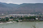 Река в Пунахе и новый город на противоположном берегу