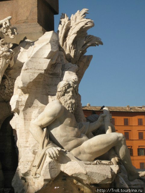 Один из четырех символов великих рек мира времен постройки фонтана Рим, Италия
