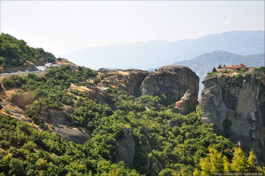 Высота скал — около 600 м над уровнем моря Фессалия, Греция
