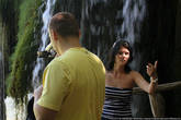 Туристов много, возле самых интересных  видов и водопадов собирается очередь, чтобы сфотографироваться на фоне.