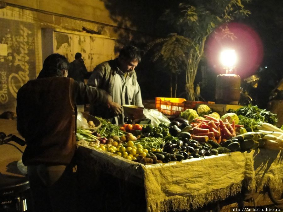 Ночной продавец овощей. Приезжал после заката на 2 часа Чандигарх, Индия