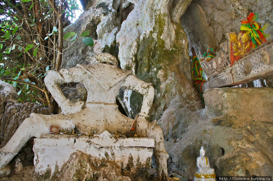Пыльная дорога в пещеры Пак Оу Луанг-Прабанг, Лаос