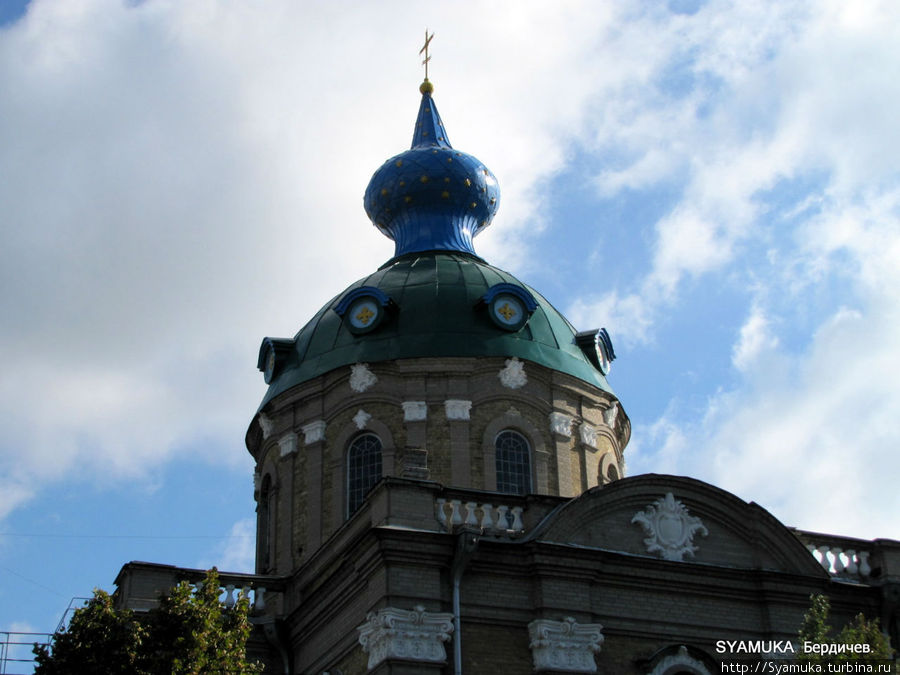 Престольный праздник в соборе, — день памяти святителя Николая, — приходится на 19 декабря. Бердичев, Украина