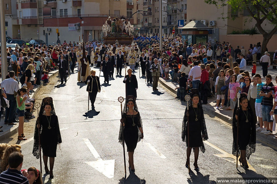 Женщины и дети. Дань традиции. Страстная неделя Малага, Испания
