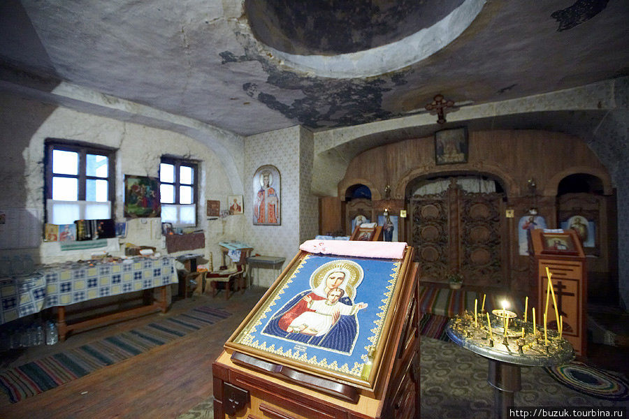 Монастырь в скалах. Цыпова, Молдова