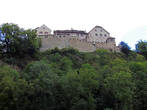 Замок Вадуц расположен на холме над одноименной столицей государства Лихтенштейн
