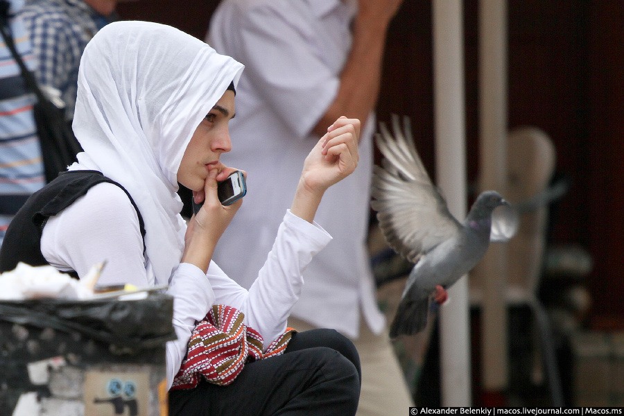 Мусульманка пришла на свидание. Сараево, Босния и Герцеговина
