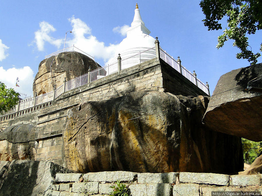 Храмовый корабль Исурумуния – приют для отшельников Анурадхапура, Шри-Ланка