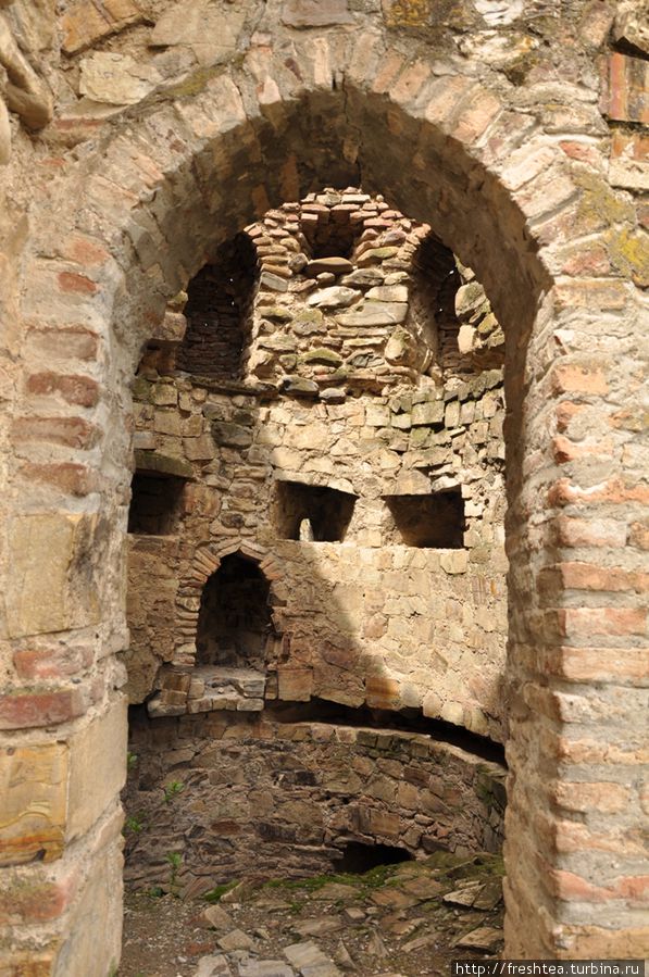 Устройство древних башен изнутри. Ананури, Грузия