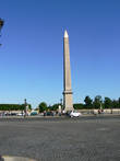 Обелиск, расположенный в центре площади Согласия является подарком Египта. Он был установлен королем Луи-Филиппом в 1836  году.