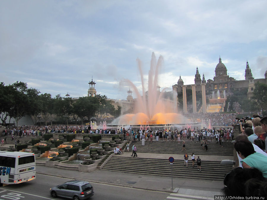 Поющий фонтан Барселоны Барселона, Испания