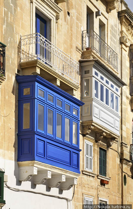 Типичные мальтийские балконы Валлетта, Мальта