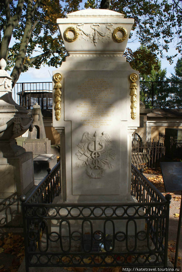 Памятник на могиле М.В. Л