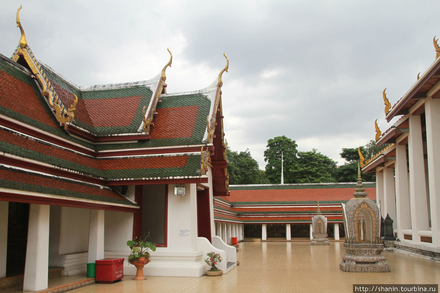 Монастырь под Золотой горой Бангкок, Таиланд