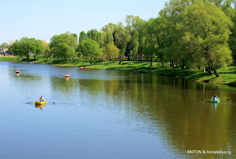 Покатейтесь на лодке по реке Везелке Белгород, Россия