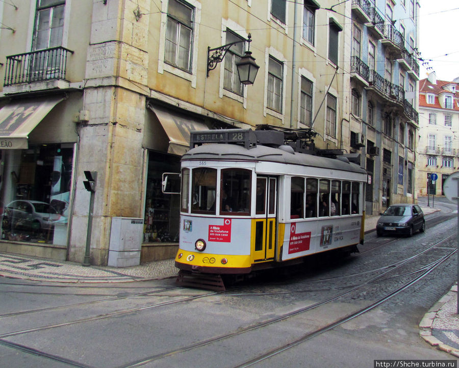 Чем отличаются этот снимок от предыдущего сразу поймет только fakel. Остальным скажу, здесь разные трамваи (разные номера) Лиссабон, Португалия