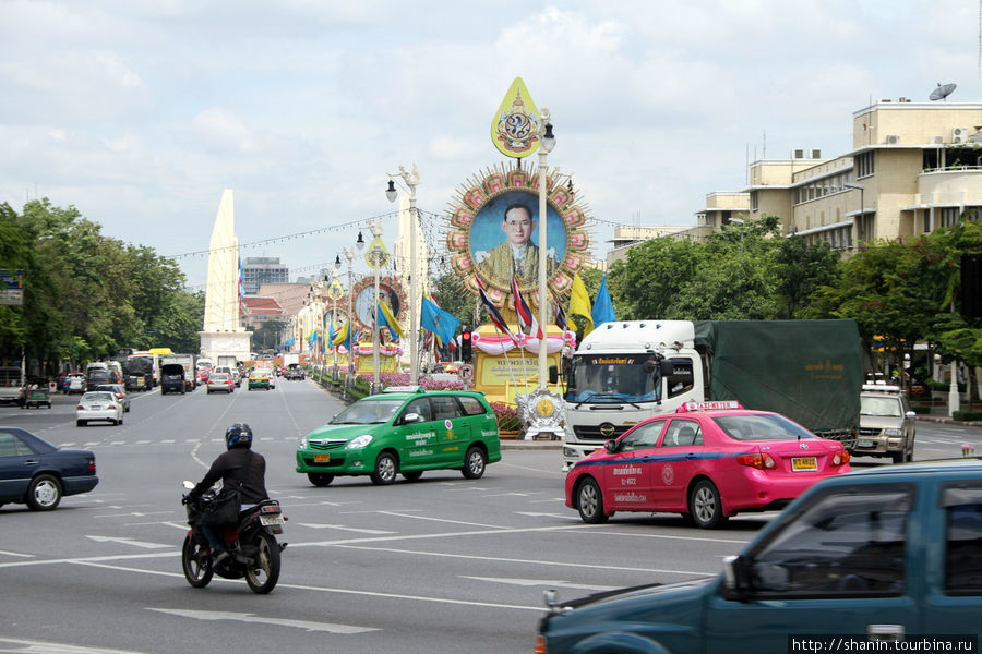 Ратчадамноен Кланг авеню Бангкок, Таиланд