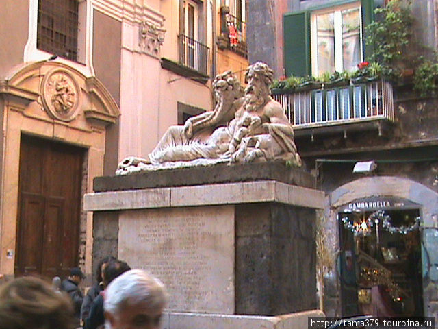 Статуя Нила,которой неаполитанцы дали имя Корпо ди Наполи(Тело Неаполя). Неаполь, Италия